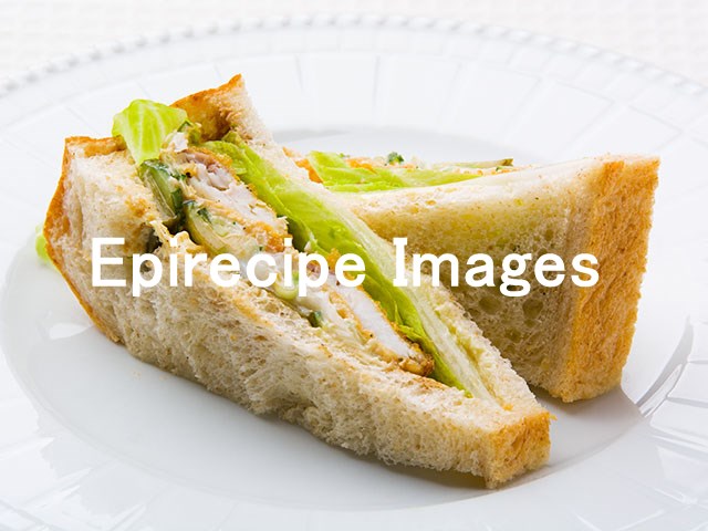 Friedwhitefishsandwichmadewithcucumberyogurtsauce