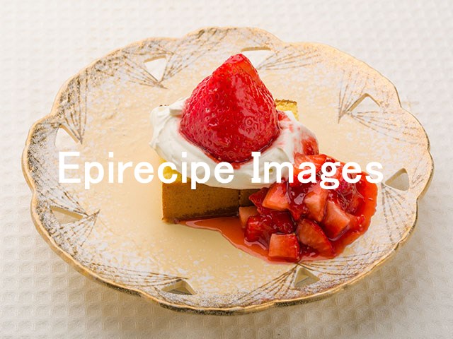 苺シャンデ(カステラ)生クリーム